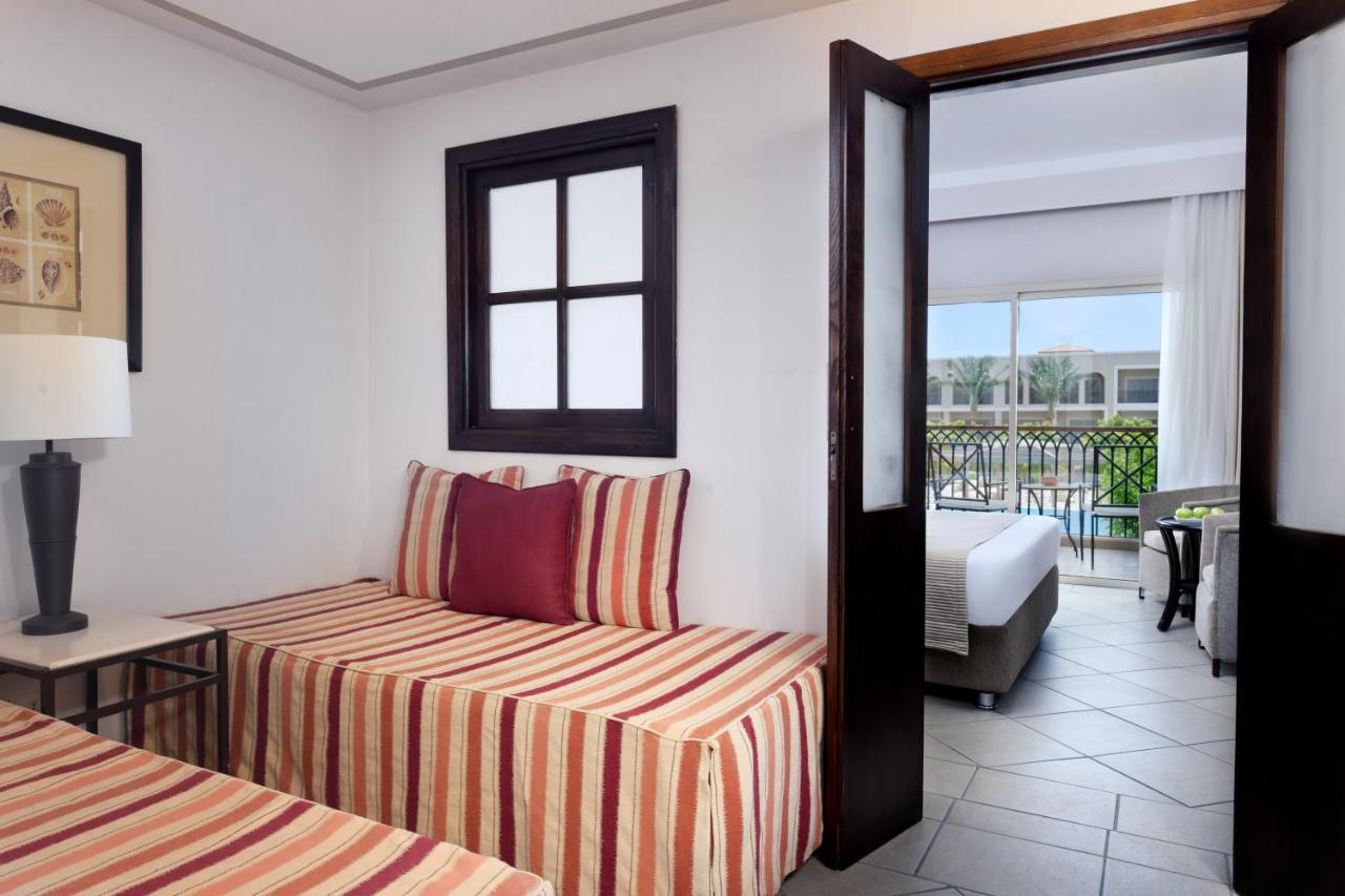 재즈 미라벨 리조트 샤름 엘 셰이크 외부 사진 A suite at the Hilton Sharm El Sheikh Resort