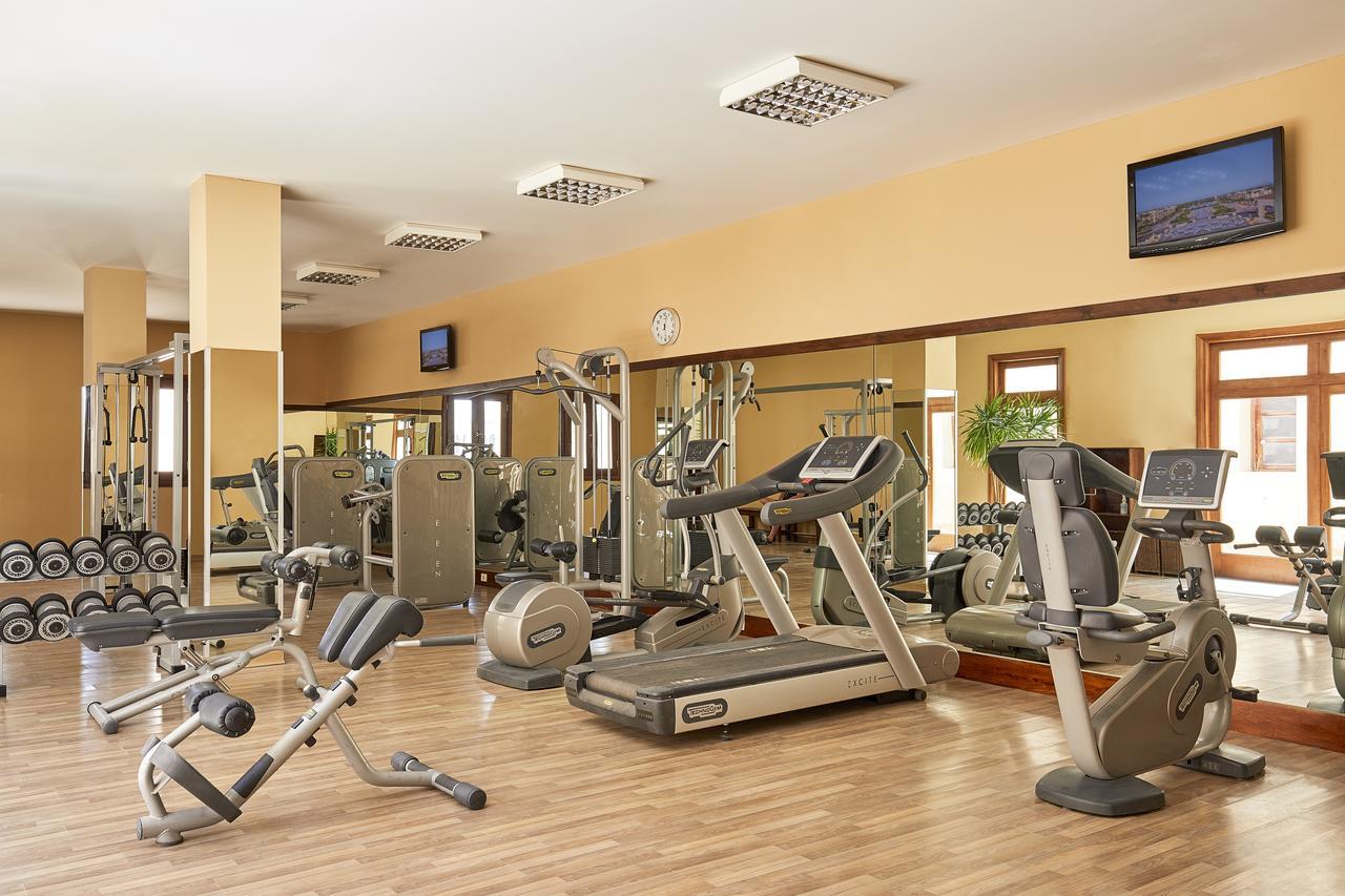 재즈 미라벨 리조트 샤름 엘 셰이크 외부 사진 A gym in a hotel